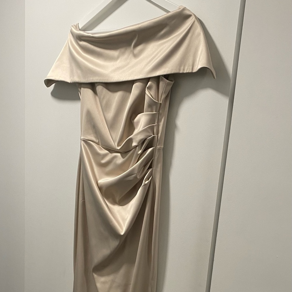 Vince Camuto full-length satin looking gown